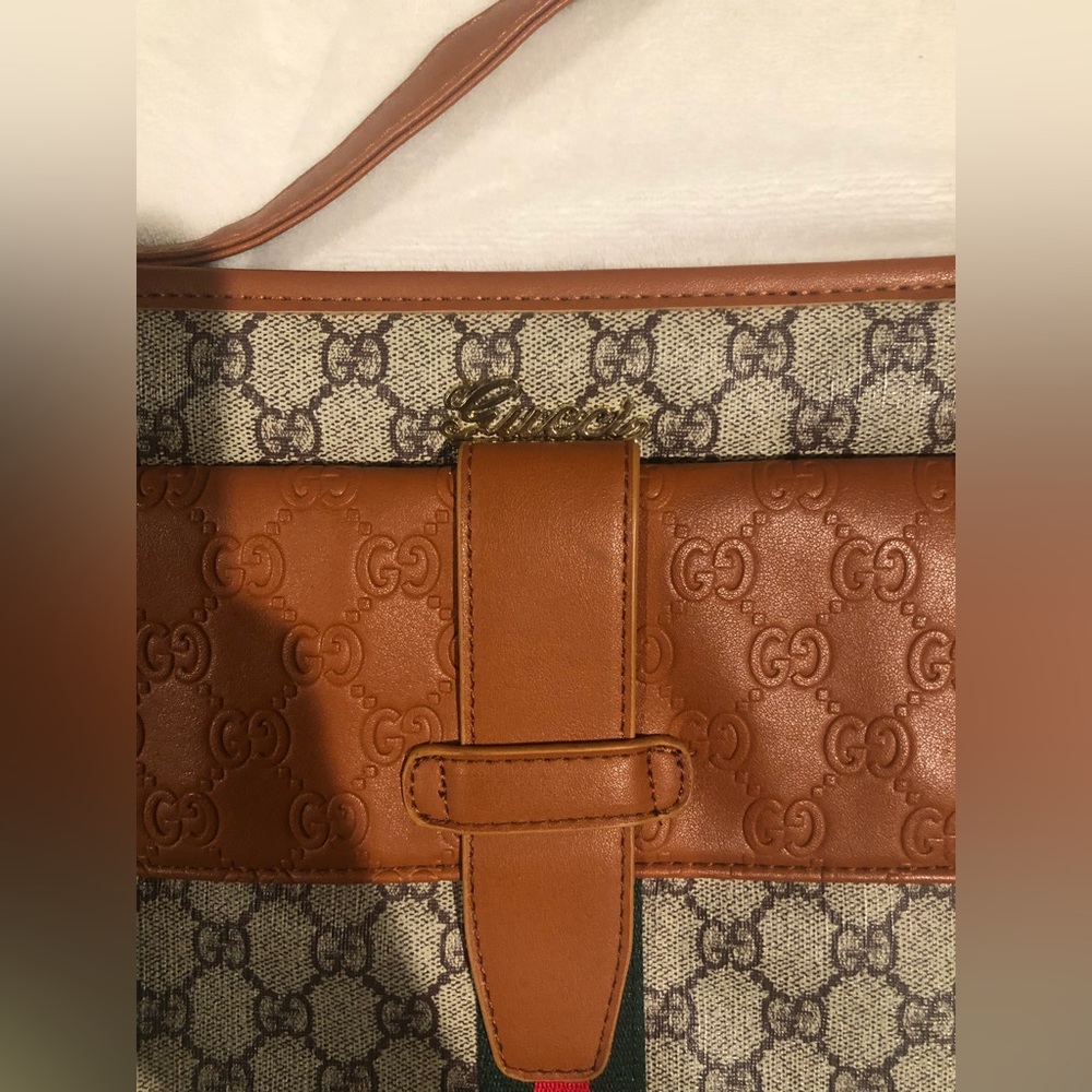 *Authentic* Gucci Crossbody